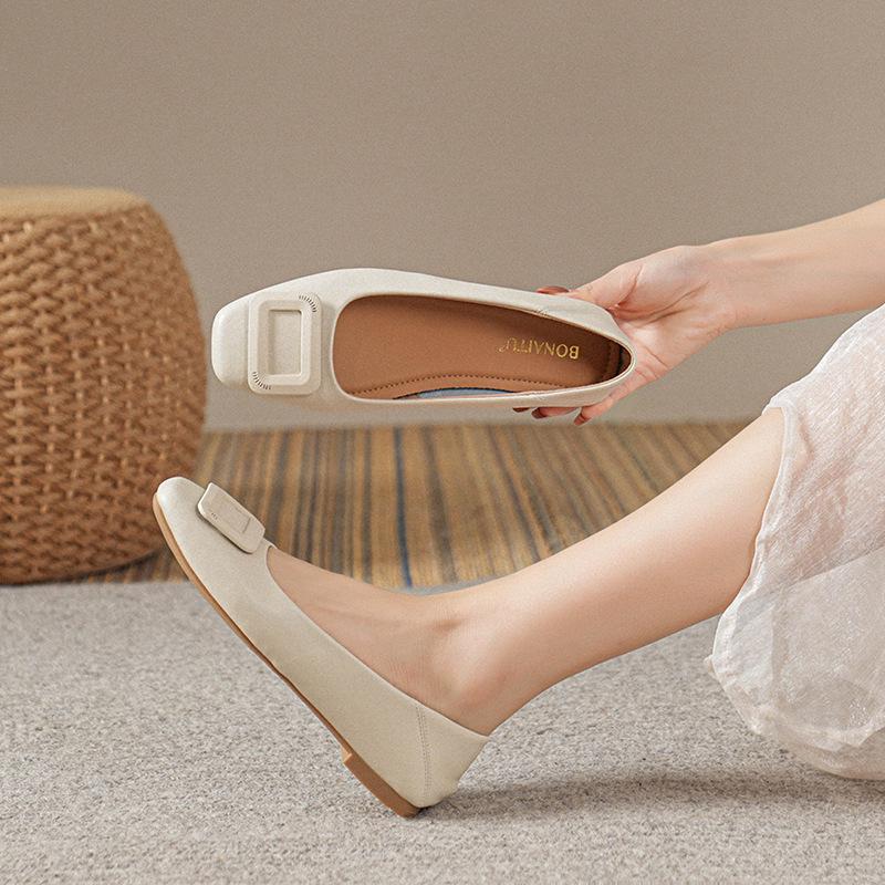 Женские слипоны из натуральной кожи: Универсальные, с низким вырезом, квадратным носком, мягкой подошвой, больших размеров 41-43, коллекция 2025.