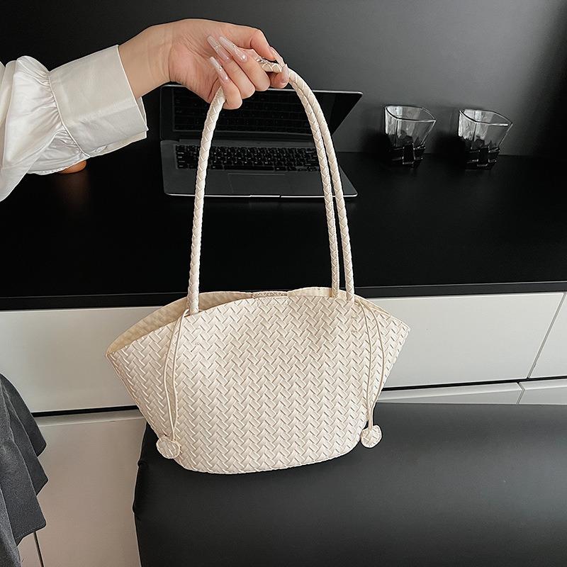 Новая плетеная сумка на одно плечо, сумка-ведро, женская, с высоким чувством изысканности, маленькая сумка для переноски в руке, универсальная, для поездок на работу, сумка-тоут под мышкой