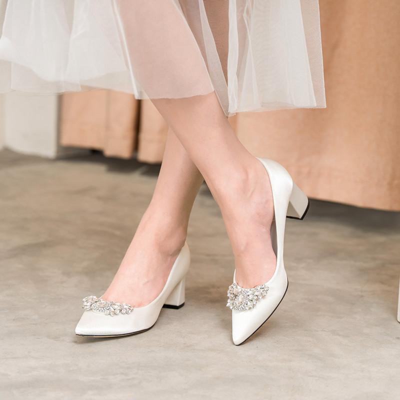 White Wedding Shoes Thick Heel Bridal Shoes Rhinestone Pointed Toe Mid-heel Large Size 41-43 Dress Shoes for Wedding Women Pumps