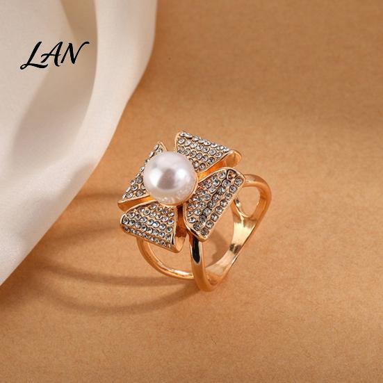 Durable Scarf Clip Rhinestone Geometric Ring, Sparkling Elegant Faux Pearl Holder, Decorative Women Wrap Holder for Neckerchiefs Scarves Shawls Shirts