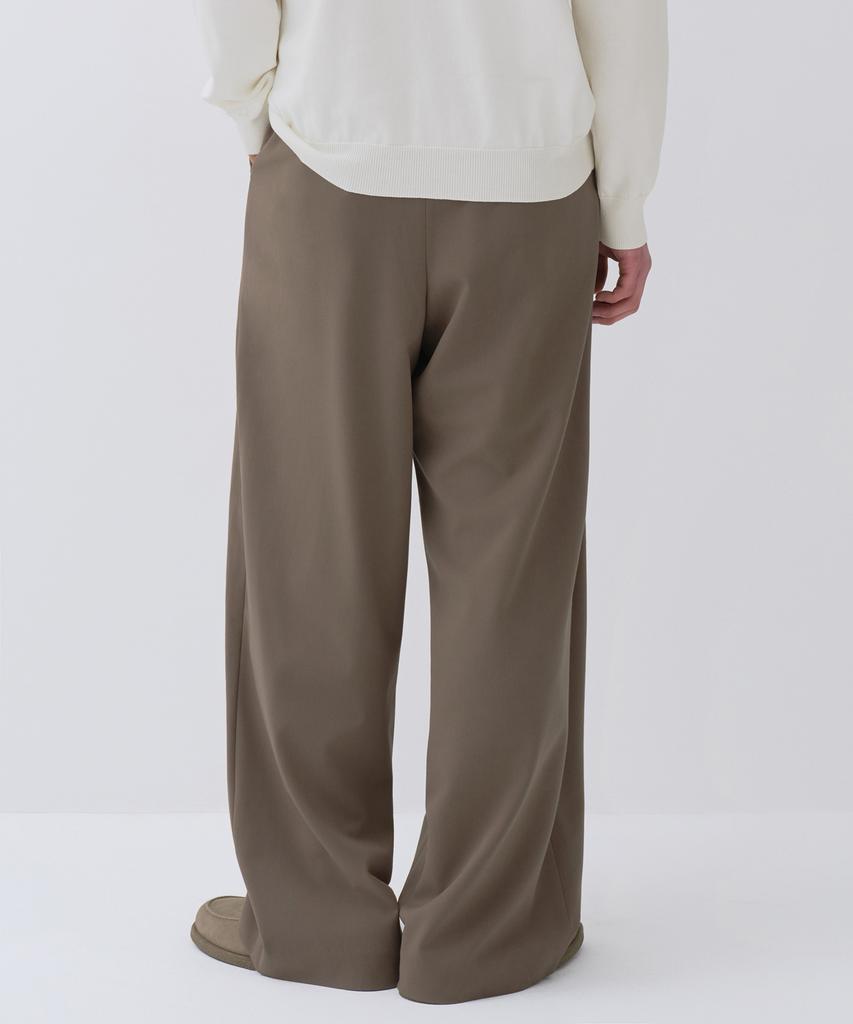MUSINSA STANDARD Extra Wide Two-Puck Hidden Elastic Waist Slacks [Dusty Beige]