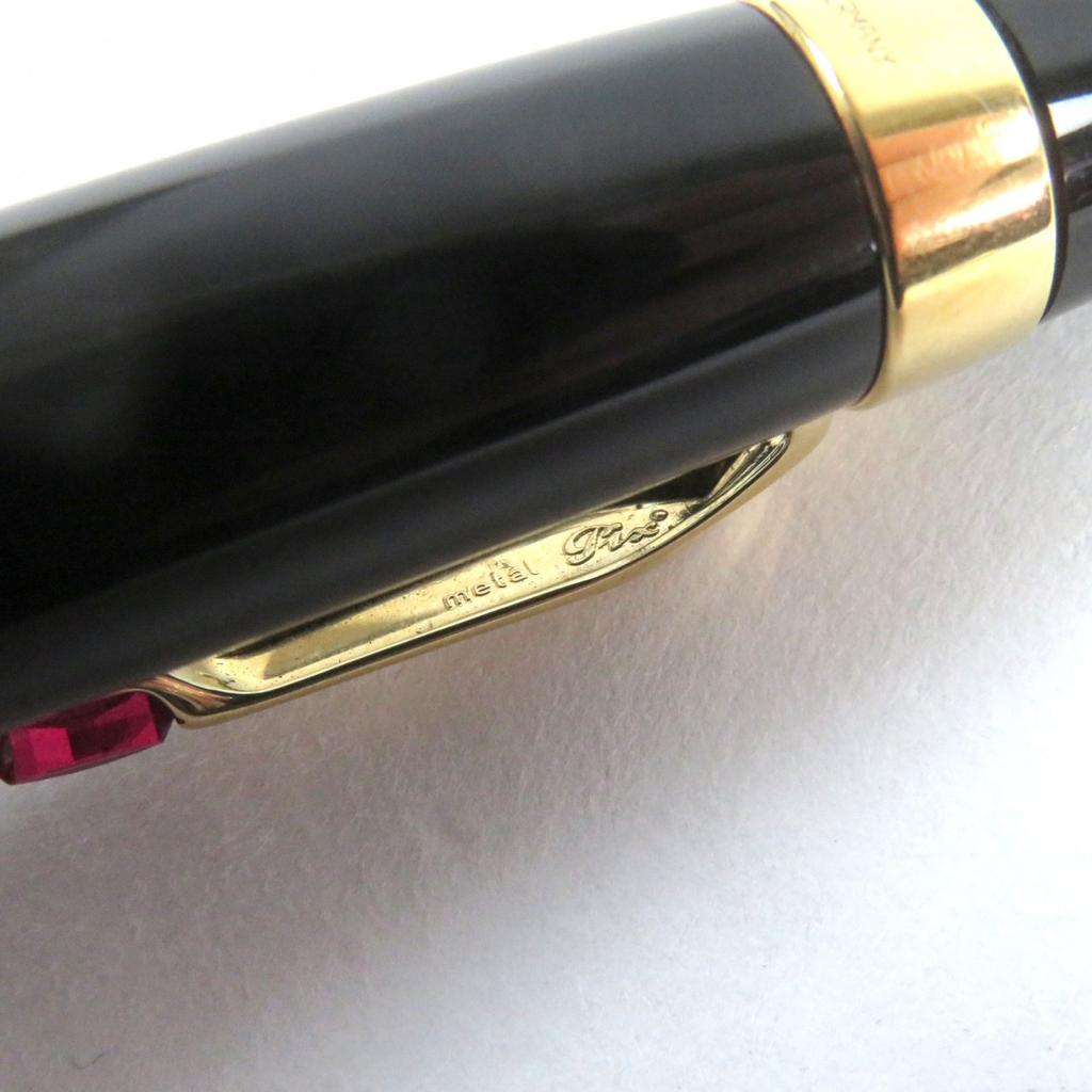 Хорошая шариковая ручка MONTBLANC boheme rouge, Гравировка логотипа, белая звезда с камнем, Б/у