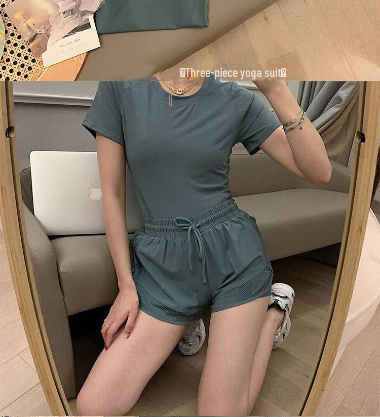 Женский летний комплект из трех предметов для йоги: Эластичная, быстросохнущая, дышащая и легкая спортивная одежда для фитнеса, бега и йоги.