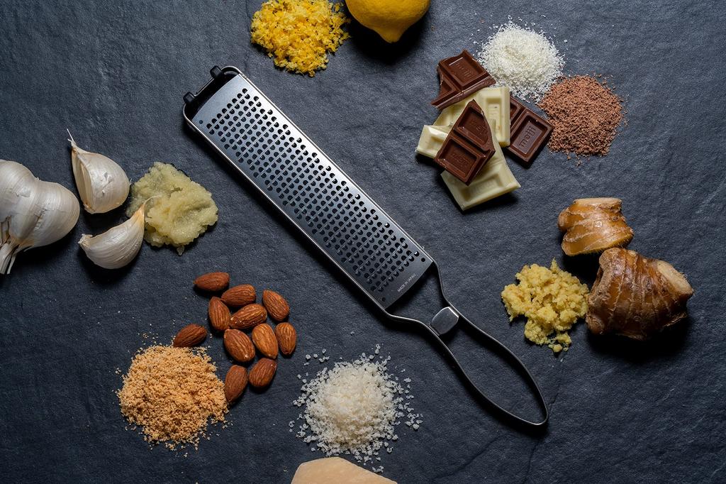 Терка для тонкой нарезки Iidaya Everoroshi Pro in Professional Stick Type Zester Grater JK06 (Сделано в Японии/Компактный/Нержавеющая сталь)