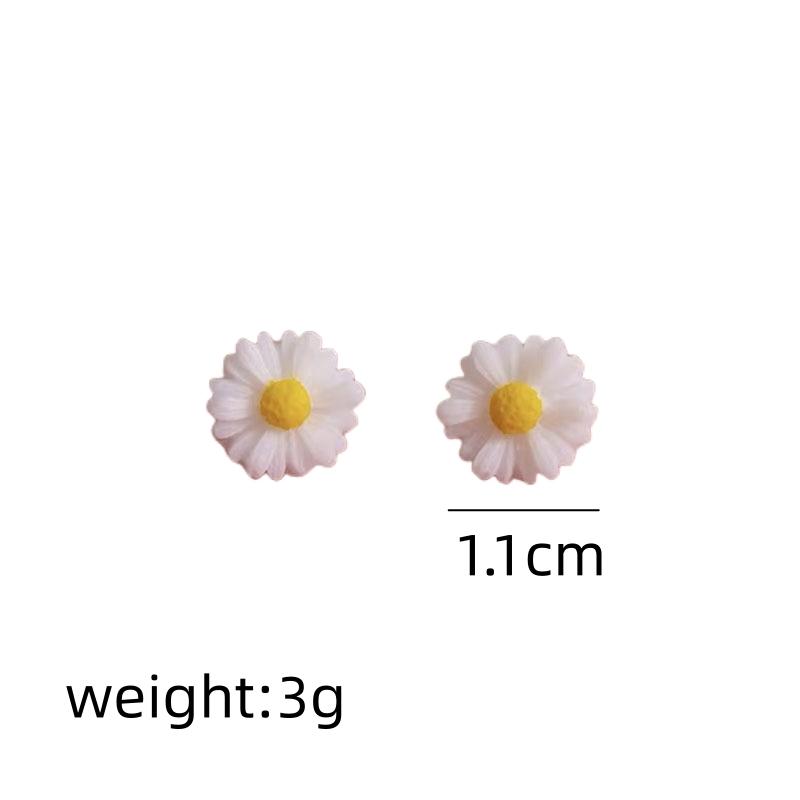 Sweet White Color Daisy Stud Earrings for Women Minimalist Small Flower Ear Jewelry Brincos Wholesale Birthday Gift