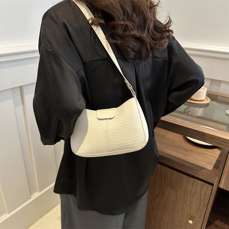 Весенняя новая простая модная маленькая квадратная сумка на одно плечо подмышками модная и стильная женская сумка для поездок на работу