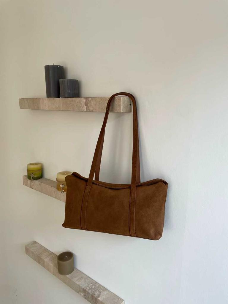 Matte Cowhide Commuting Baguette Bag, a Niche High-end Quality, Large-capacity Single-shoulder Bag for Women