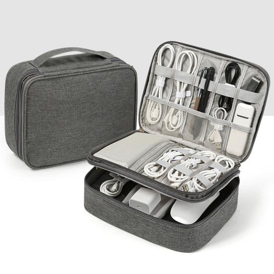 Практичная съемная перегородка позволяет держать все в порядке. Легкие электронные аксессуары. Кабели. Цифровая косметичка. Принадлежности для общежития.