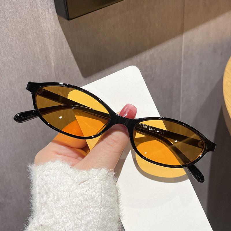 Stylish Black Frame Sunwear With Tinted Lenses For Casual Daywear And Events