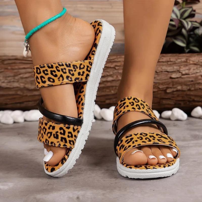 Низкий каблук с плоским дном и открытым носком, мягкая подошва с леопардовым принтом, повседневные женские тапочки 2024 года, летние женские сандалии для отдыха на открытом воздухе, без застежек