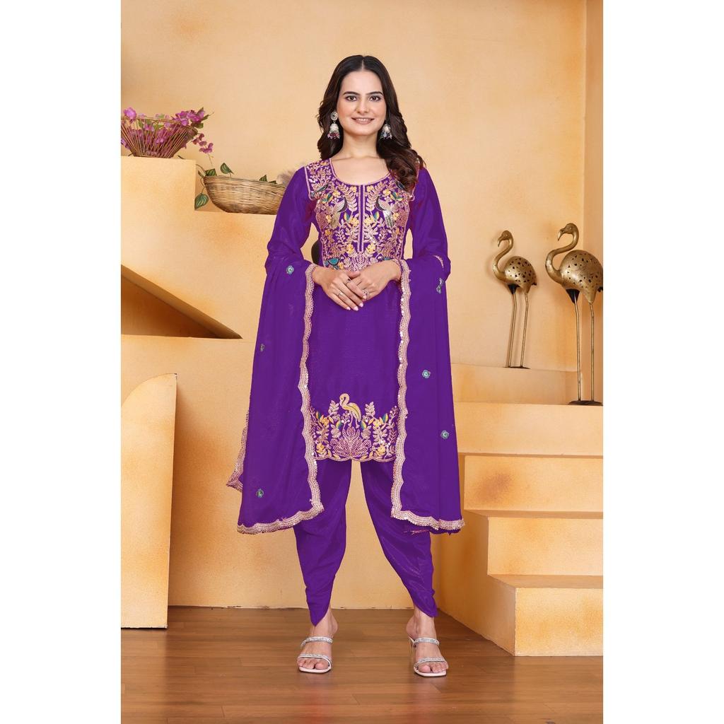 Представляем новый дизайнерский вышитый костюм дхоти с вышивкой в виде последовательности кодирования.