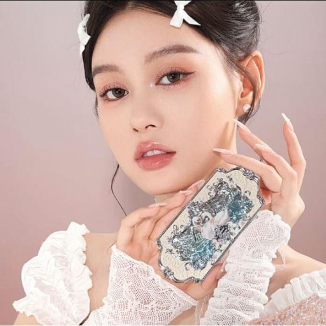 Flower Knows - Палетка теней для век из 6 оттенков - №01 Белый лебедь