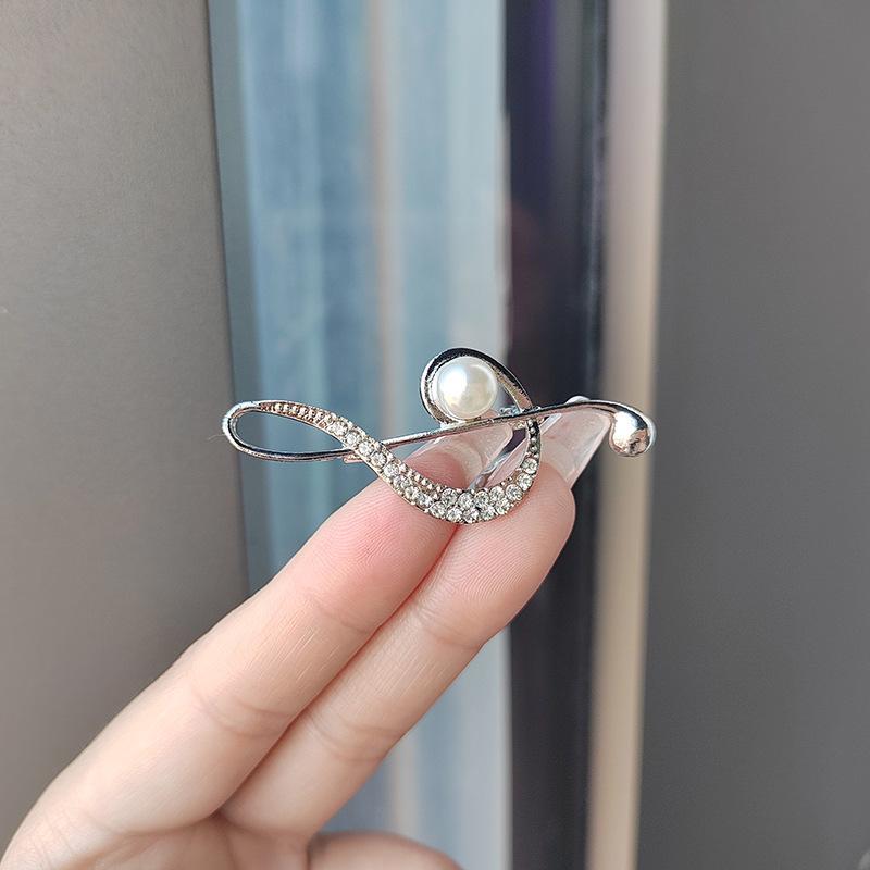 Брошь-эмаль ручной росписи в виде розового цветка с бриллиантами - Ретро дизайн животного