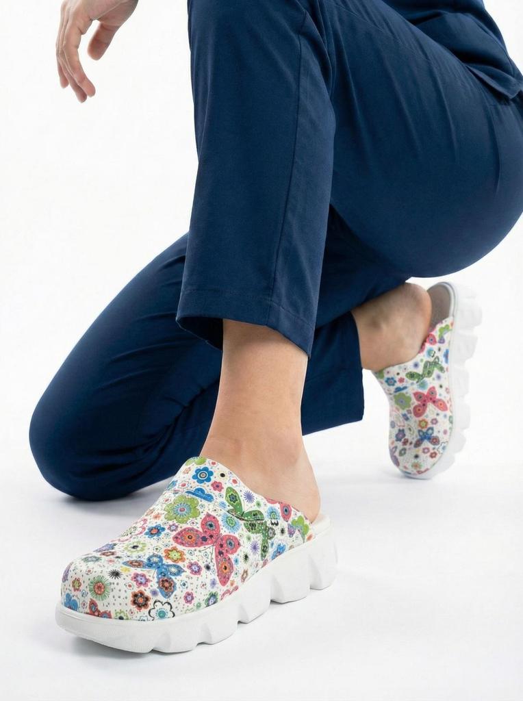 Women Light Sole Medical Clogs Sabo Hospital Shoes Non-Slip Slipper Nurse Doctor Midwife Surgical Sandals