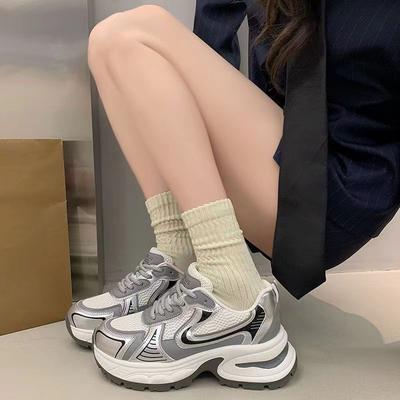 Новинка 2024 года Zhao Ruth с той же универсальной повседневной обувью на толстой подошве в цветовой гамме, женские серебристые спортивные трендовые кроссовки