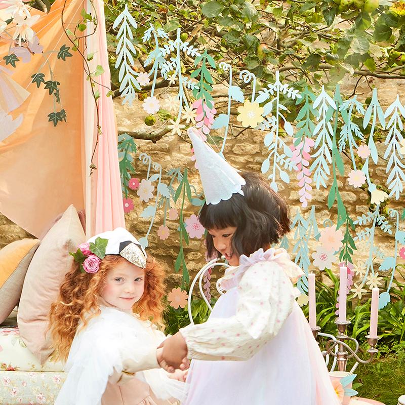 1Pc Flower Flag Pulling Ins Wreath Hanging Aesthetic Beauty Wildflower Wreath Fresh Window Display Garden Party Decorations