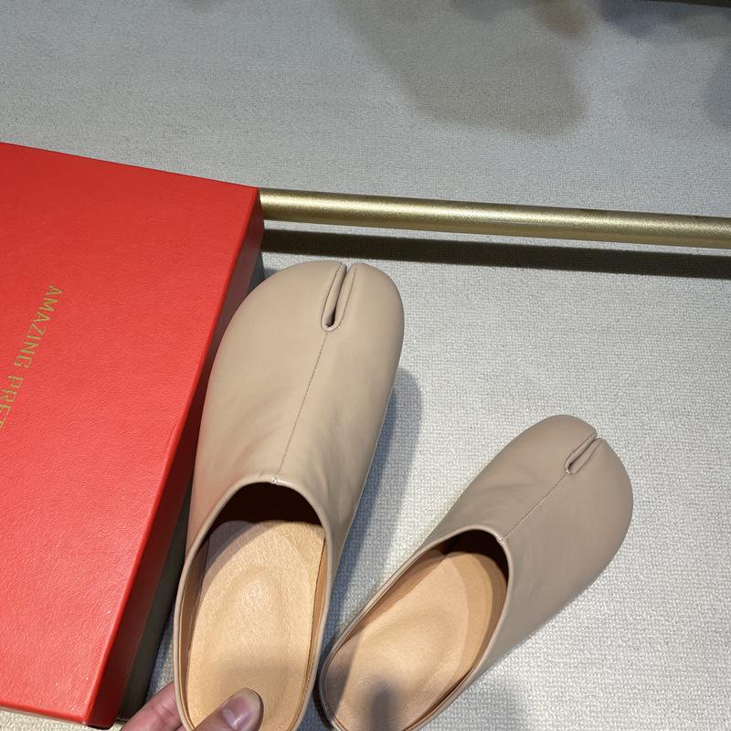 Fashion Novelty Split Toe Shoes Woman Ninja Tabi Slippers Leather Round Toe Slides Comfy Mules Femmes Clog Sandals Pettitoes Flipflops