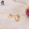 ORSA JEWELS Серьги-гвоздики мини из 14-каратного золота и стерлингового серебра 925 пробы с жемчугом для женщин Шикарные Минималистичные Офисные Корейские украшения GPE136