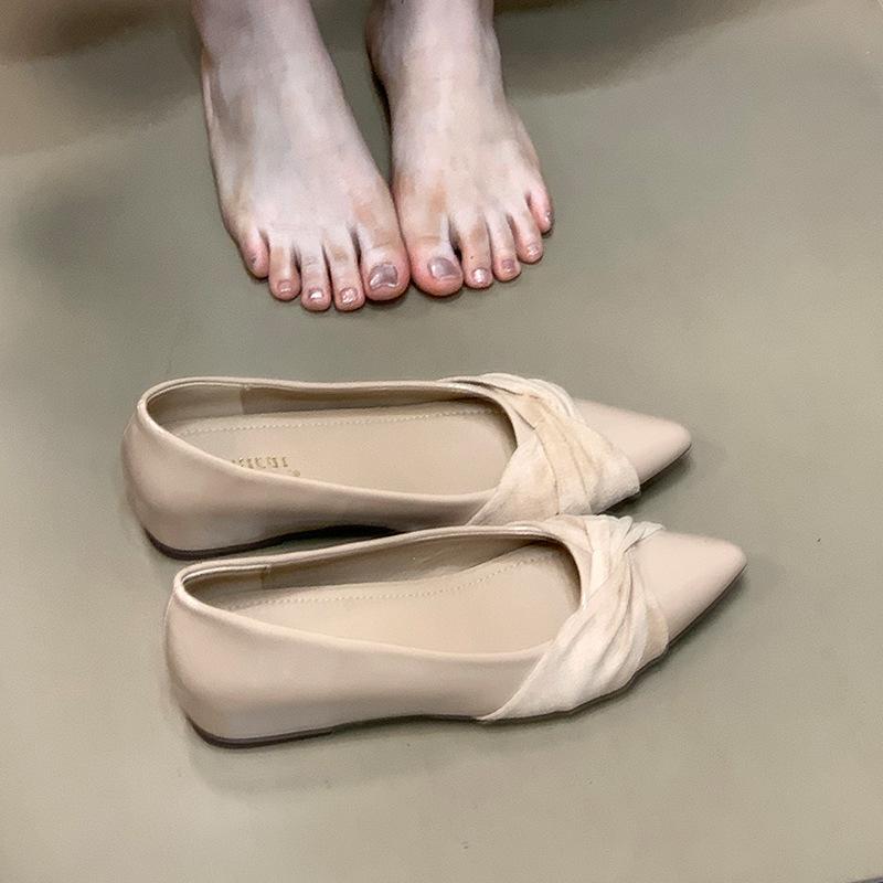 Soft leather naked pink pointed head shallow mouth single shoes women's early spring new models with skirt inner height increase commuting