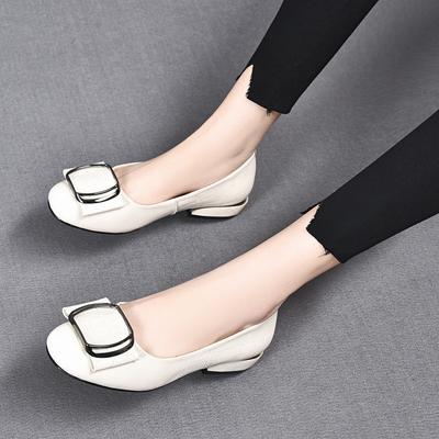 Туфли-лодочки с круглым носком на плоской подошве, женские, весна, новые, с круглой пряжкой, из коровьей лакированной кожи, с мелким вырезом, женские, удобные