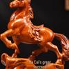 Фигурка лошади из палисандра: Скульптура из массива дерева 'Зодиак' для домашнего декора и подарка на новоселье