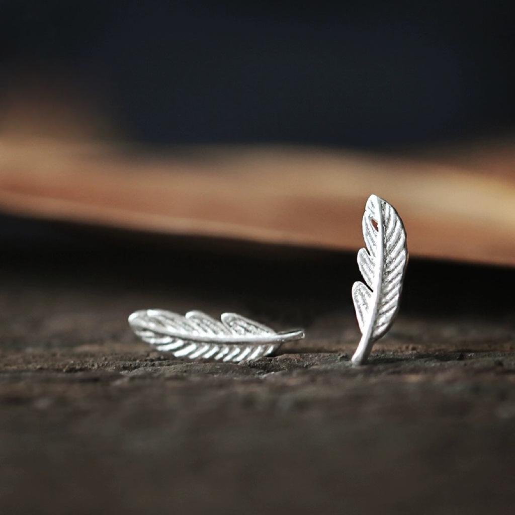 "Men's Feather Earrings: Stylish, Unique, and Trendy"