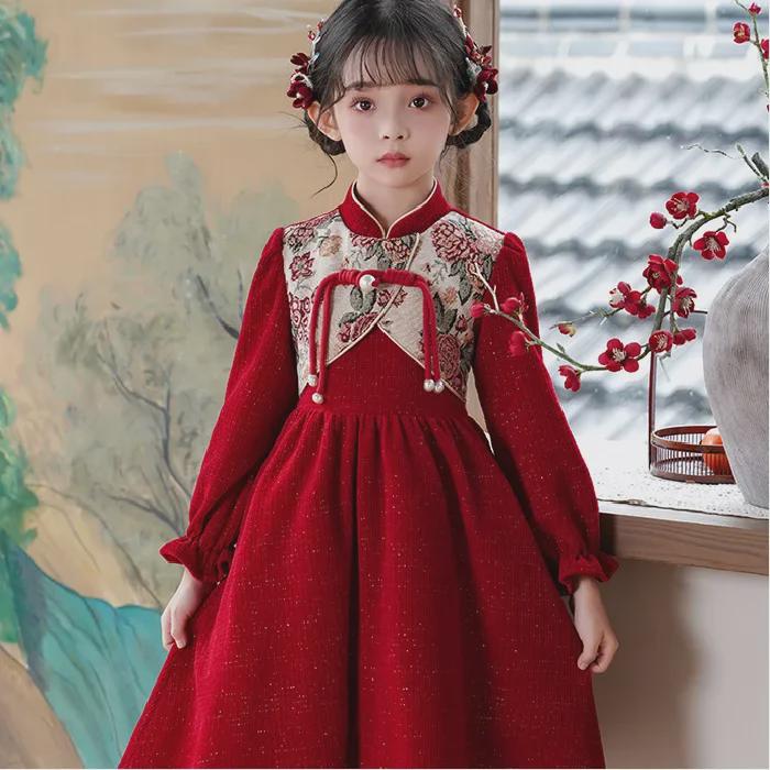 «2024 Бархатный ципао с длинными рукавами для девочек - красное платье для китайского Нового года»
