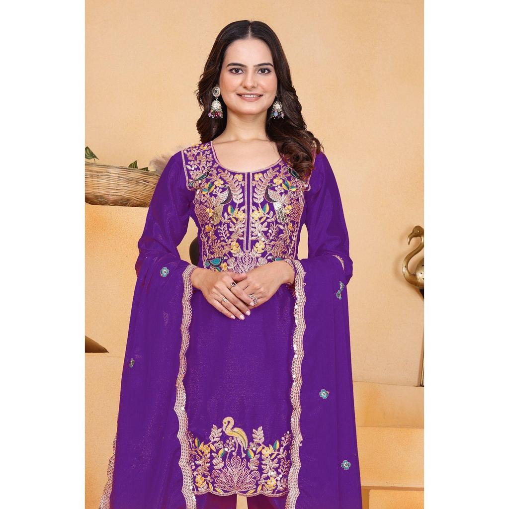 Представляем новый дизайнерский вышитый костюм дхоти с вышивкой в виде последовательности кодирования.