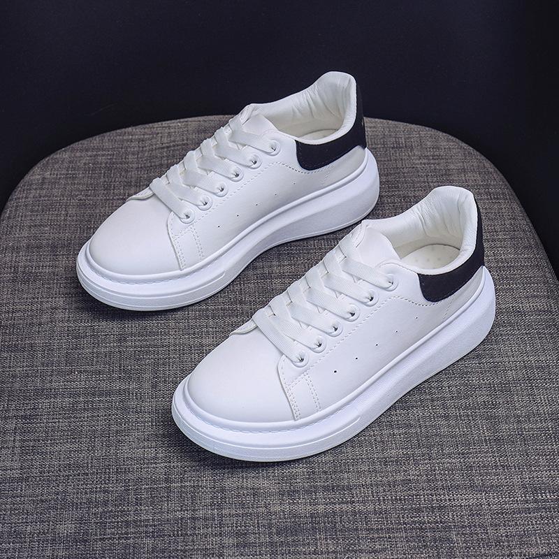 Поднять нижнюю Белые туфли Новые универсальные повседневные туфли Классические студенческие туфли для сноуборда