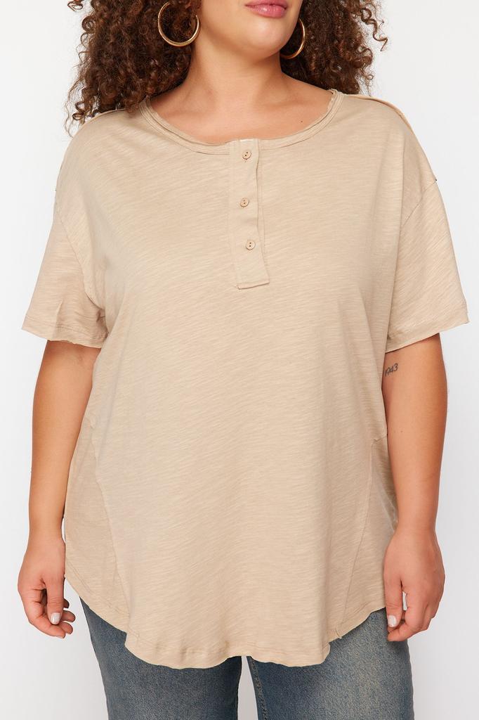 Женская трикотажная футболка в стиле бойфренда больших размеров с зеленой пуговицей и деталью