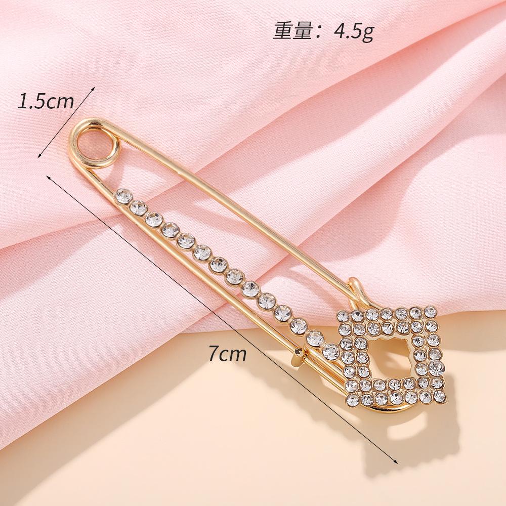 Creative Pearl Rabbit Crown Love Brooch, Niche Design Anti-Exposed Scarf Buckle, Fixed Clothes Metal Pin Accessories