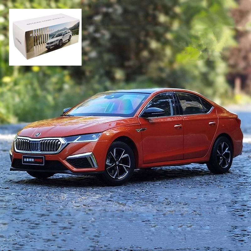 AAAIZ1 1:18 SKODA Octavia PRO Литой Металлический Модель Автомобиля Diecast Металлические Игрушечные Транспортные Средства Модель Автомобиля Высокая Симуляция Коллекция Детский Подарок Украшение
