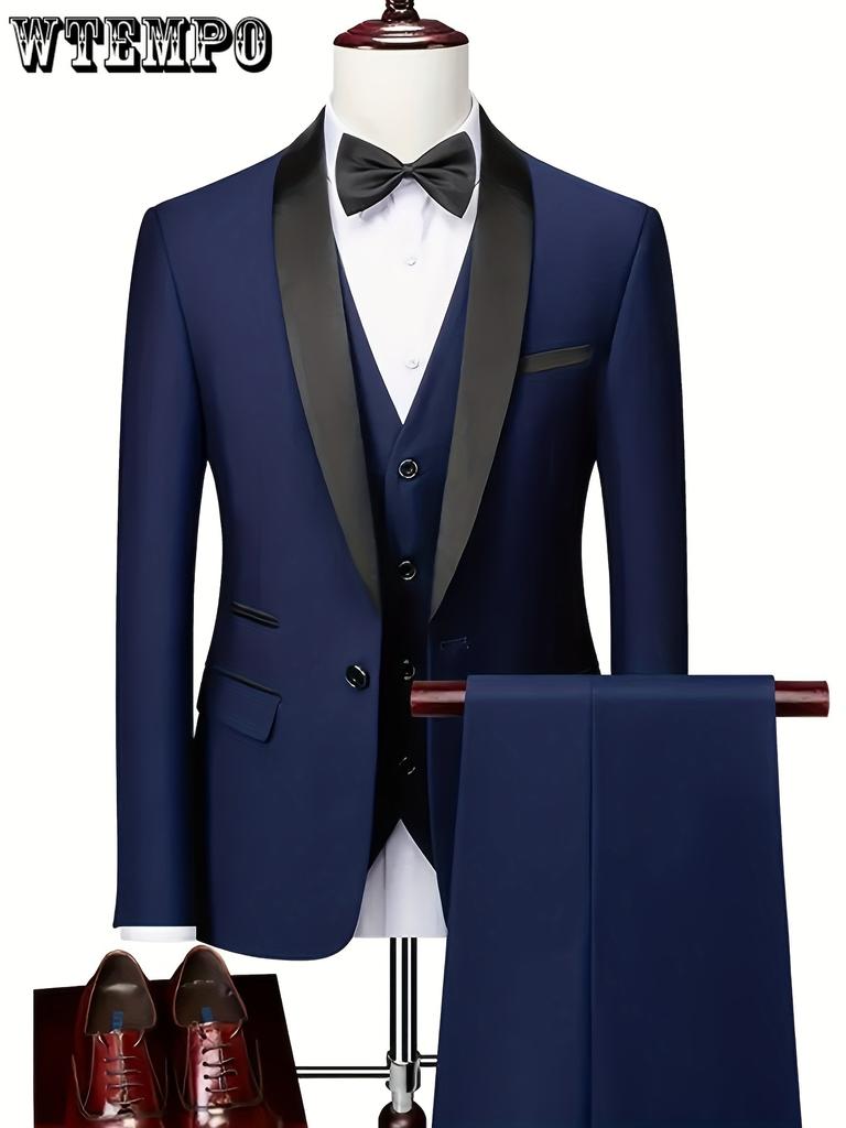 Комплект из 3 классических мужских костюмов: пиджак с воротником-шалью, однобортный жилет с V-образным вырезом и облегающие брюки.