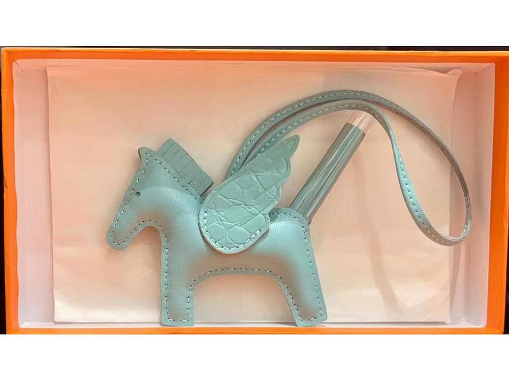 Подвеска для сумки-лошадки из натуральной кожи с отделкой из овчины и крокодила, сшитой вручную