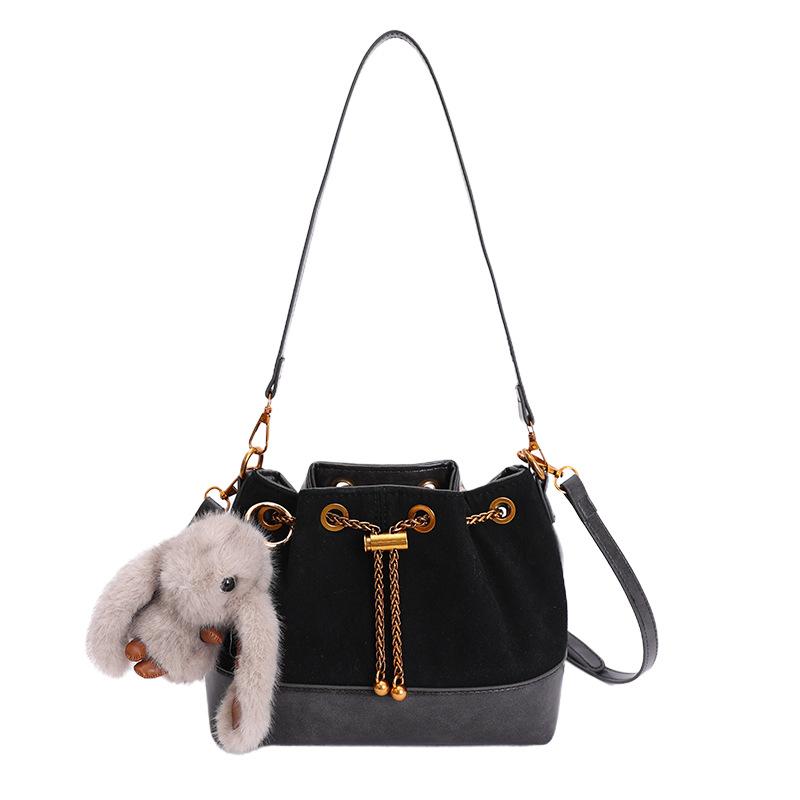 Матовая ретро маленькая сумка женская осень-зима 2025 новая трендовая сумка-мессенджер в этом году популярная плечевая сумка-подмышка сумка-ведро