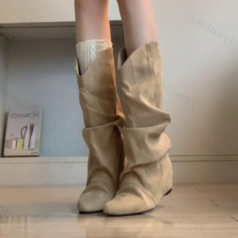 Женские ботинки с острым носом до середины икры 2026 Осень Новая мода Челси Ботинки Увеличивающие высоту Стельки Ретро Готика Mujer Botas