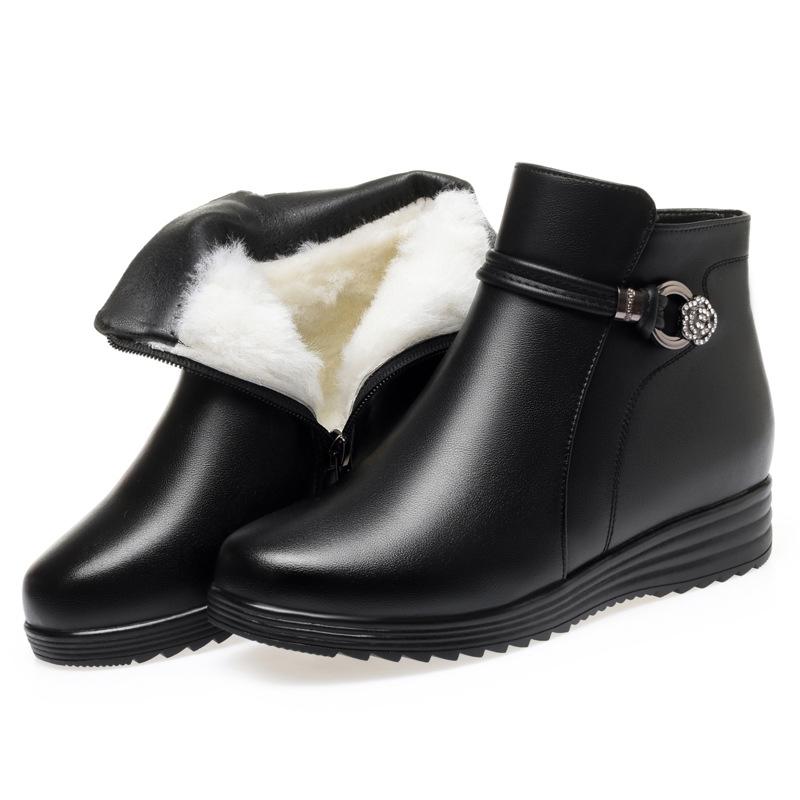 Зимние меховые интегрированные хлопковые туфли для мамы, бархатные, на плоской подошве, женские короткие ботинки, нескользящие шерстяные туфли, средний и пожилой возраст, большой размер, женская обувь