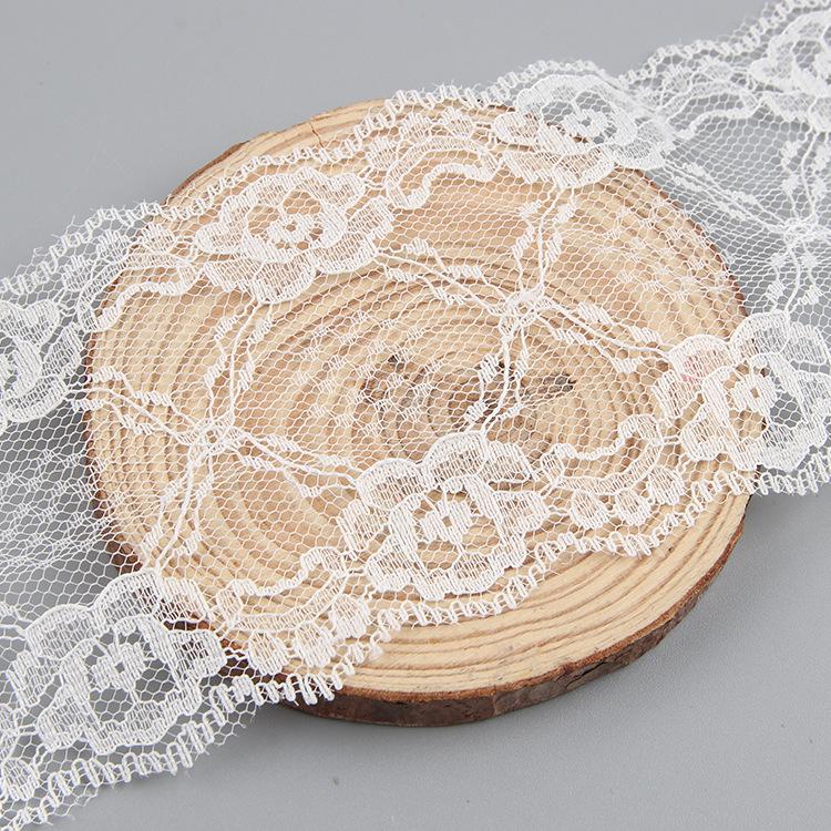 Белое неэластичное кружевное платье-футболка с вырезом и кружевными аксессуарами