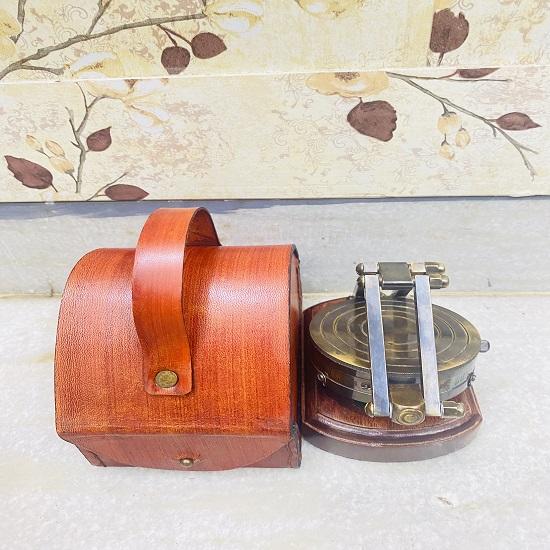 Часы настольные из латуни с деревянной подставкой и кожаным футляром