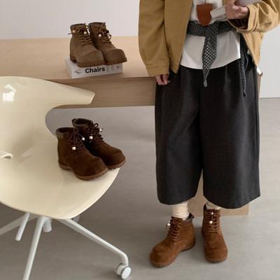 2025 осень и зима новые ретро квадратный носок короткие ботинки шнуровка спереди британский стиль матовая коровья замша короткие ботинки женские ботинки Мартин