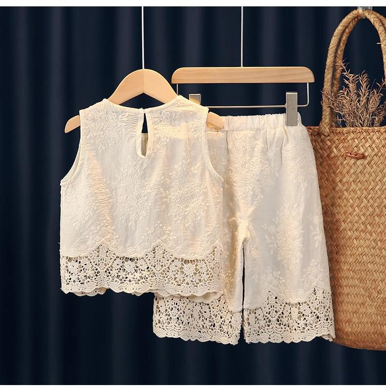 Летний кружевной комплект для девочек: майка и шорты – легкий праздничный стиль