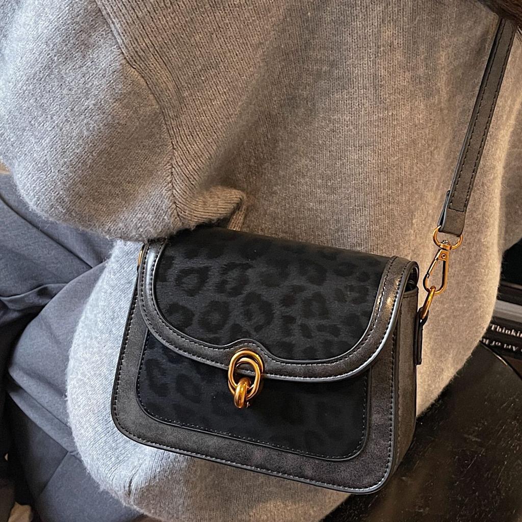 Retro Commuter Large-capacity Bag Women's 2025 New Casual Autumn and Winter Versatile Shoulder Messenger Bag Small Square Bag