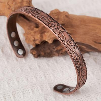 Женский магнитный браслет с тиснением в виде цветка сливы, регулируемый открытый браслет, способствующий циркуляции энергии, медный винтажный браслет на запястье, женская терапия, ювелирные изделия, подарок