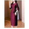 Элегантное свадебное платье средней длины для свекрови, украшенное бисером и стразами