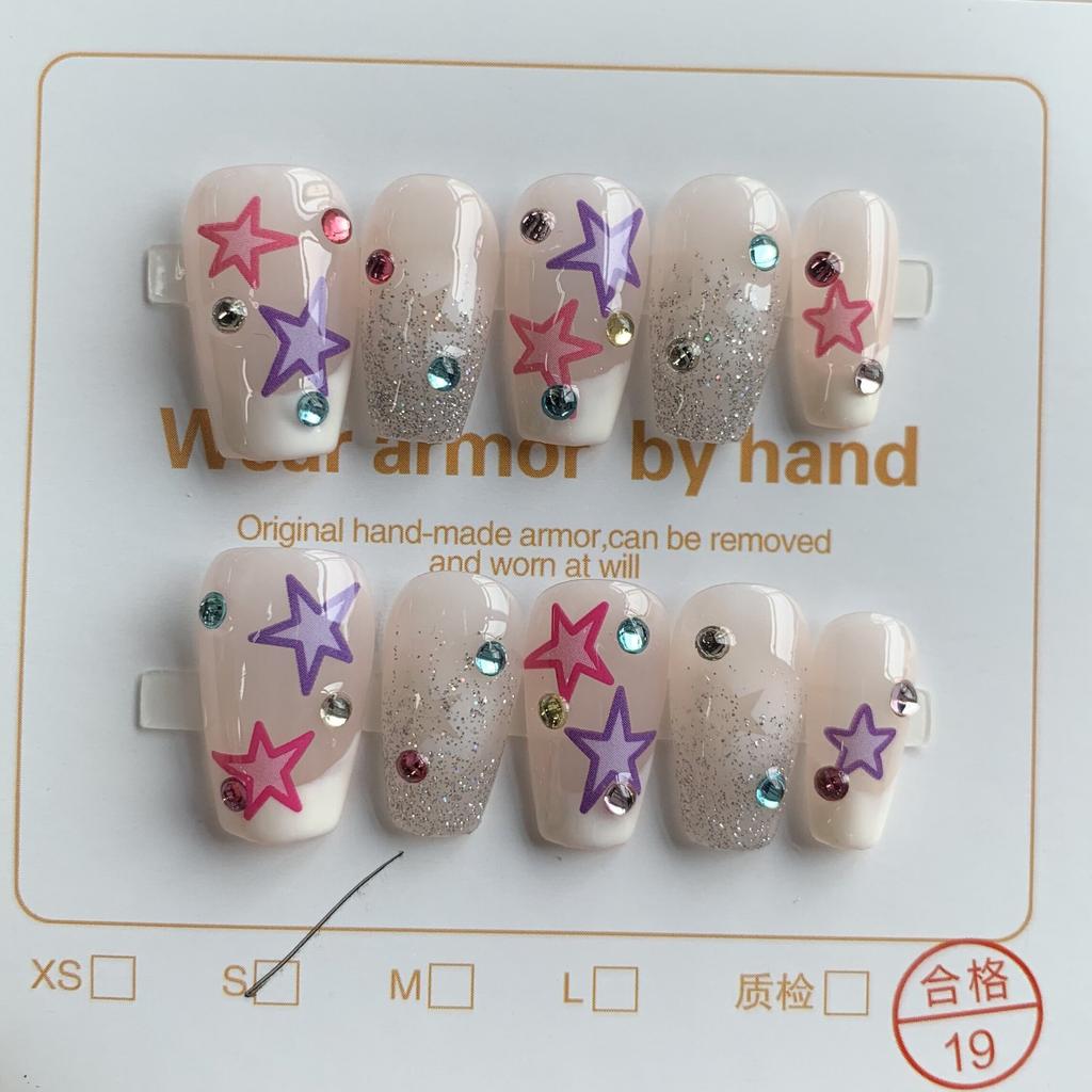 Нажмите на кончики ногтей Гель Полное покрытие 100 дизайнов Накладные ногти ручной работы Высококачественные носимые искусственные ногти Многоразовые размеры от XS до L бесплатно 5 шт. инструментов