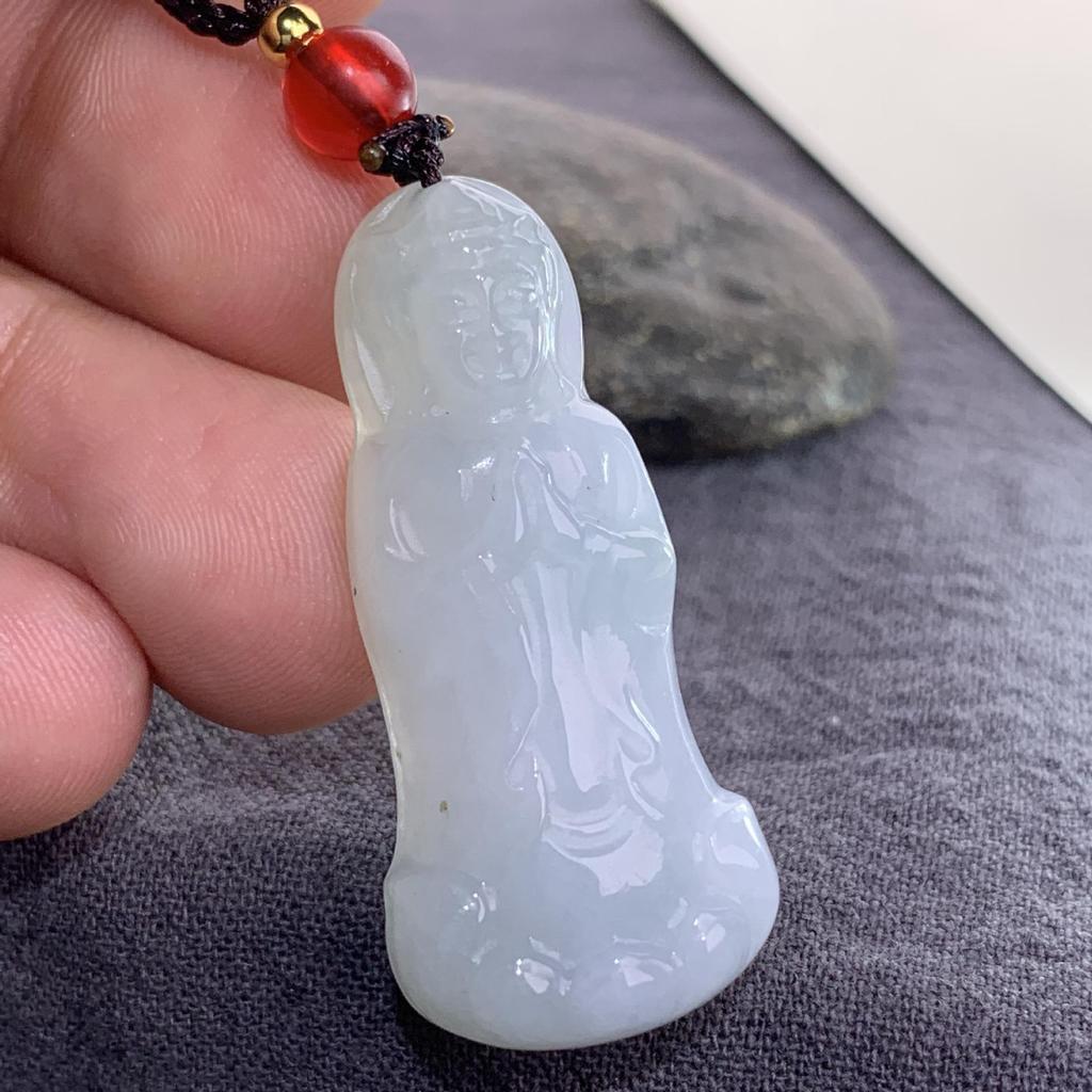 Подвеска из натурального бирманского жадеита класса А с фигурками лисы, тигра, цилиня и бодхисаттвы