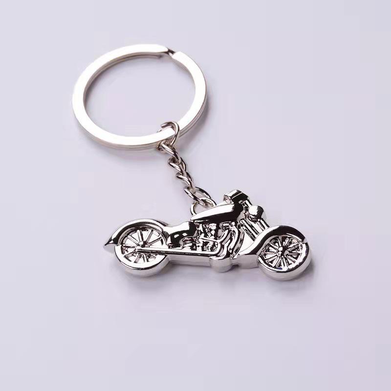 Металлический брелок для ключей в виде мотоцикла с лазерным логотипом - уникальный рекламный подарок или небольшой жетон.