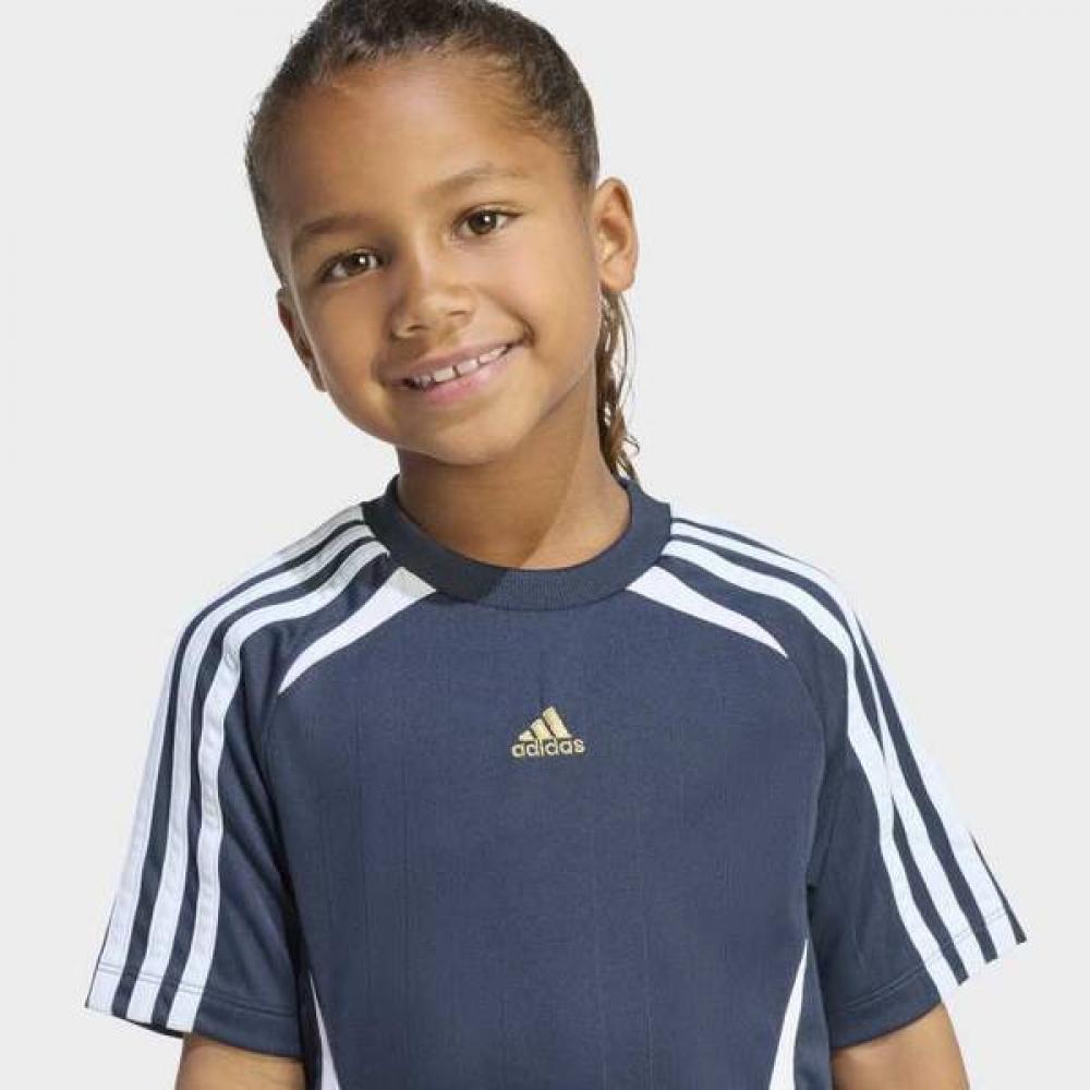 Adidas Kids TeamgeisT Loose ShorTs T shirT seT