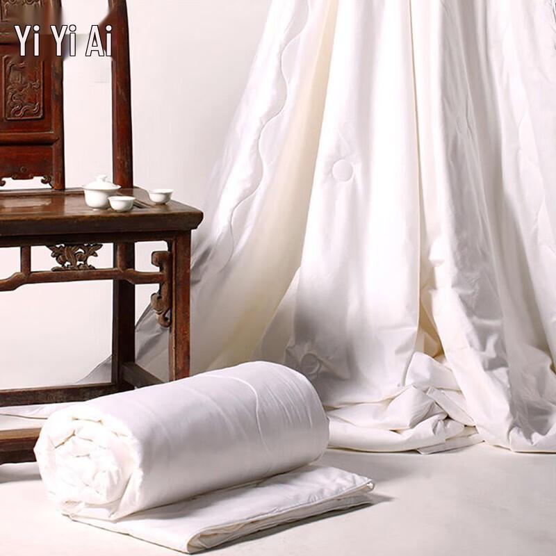 Yiyiai Pure Mulberry Silk Quilt with Cotton Sateen Cover
