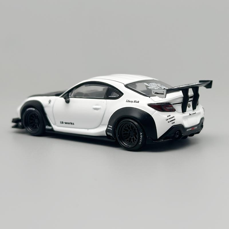 RE33MINIGT 1:64 Toyota GR86 LBNation White Alloy Car Model 769